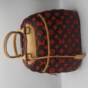 LOUIS VUITTON BAG SIZE MEDIUM 10IN × 10IN USED 100% AUTHENTIC limited addition